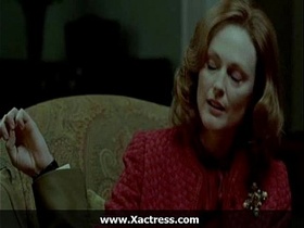 Julianne Moore the dominating mother